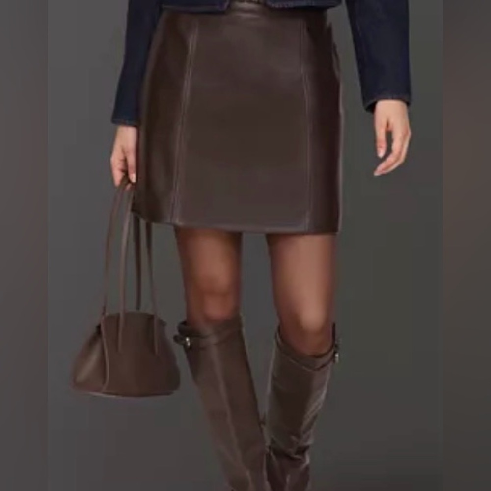 Leather mini skirt by Amanda Smith. Vintage. Decorative stitching. Dark Brown 12 - Picture 3 of 12